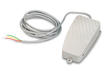 Fußtaster, ideal, wenn die Anwendung zwei freie Hände verlangt. TARE-, ZERO- oder PRINT-Funktion ansteuerbar. Lieferumfang: Fußtaster, Anschlussbox, Verbindungskabel. Für PRINT-Funktion Schnittstellenkabel RS-232 nötig